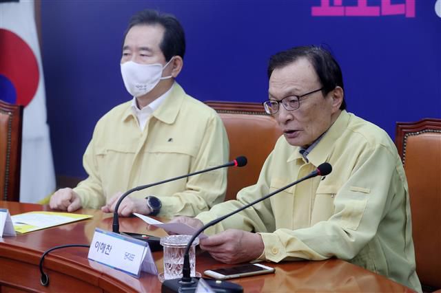 이해찬 대표 “폭우 피해 커 재난상황, 추경 필요” - (서울=뉴스1) 박세연 기자 = 이해찬 더불어민주당 대표가 12일 오전 서울 여의도 국회에서 열린 고위 당정협의회에서 모두발언을 하고 있다. 당정청은 이번 협의회에서 재난지원금 상향과 수혜 추경을 논의한다. 2020.8.12/뉴스1