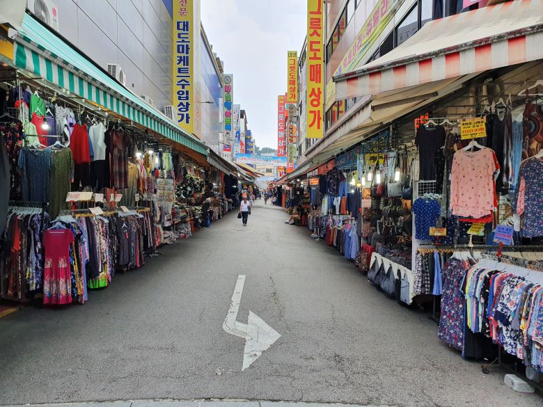지난 20일 서울 중구 남대문시장에 방문한 손님이 적어 휑한 모습. 나상현 기자 greentea@seoul.co.kr
