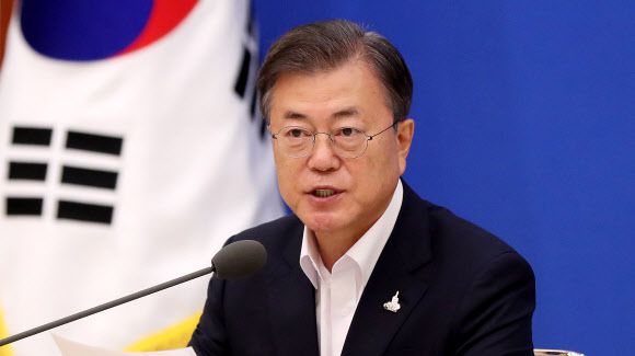 발언하는 문 대통령 - 문재인 대통령이 10일 오전 청와대에서 제8차 비상경제회의를 주재하고 있다. 2020.9.10 연합뉴스