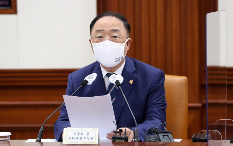 홍남기 경제부총리 겸 기획재정부 장관이 14일 오전 서울 종로구 정부서울청사에서 제218차 대외경제장관회의를 주재하고 있다. 2020.9.14 오장환 기자 5zzang@seoul.co.kr