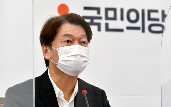 - 국민의당 안철수 대표가 24일 국회에서 열린 최고위원회의에서 발언하고 있다. 연합뉴스