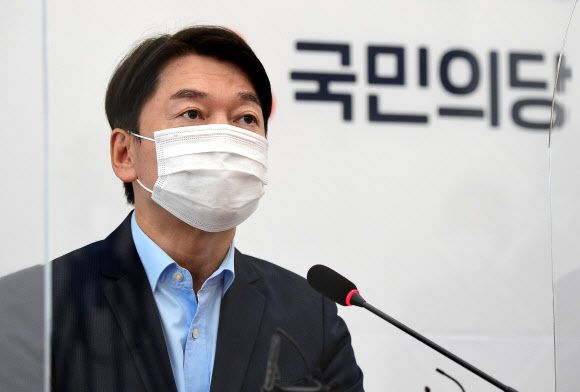 최고위원회의 겸 확대당직자회의에서 발언하는 안철수 - 국민의당 안철수 대표가 5일 오전 서울 여의도 국회에서 열린 최고위원회의 겸 확대당직자회의에서 발언하고 있다. 2020.10.5 연합뉴스