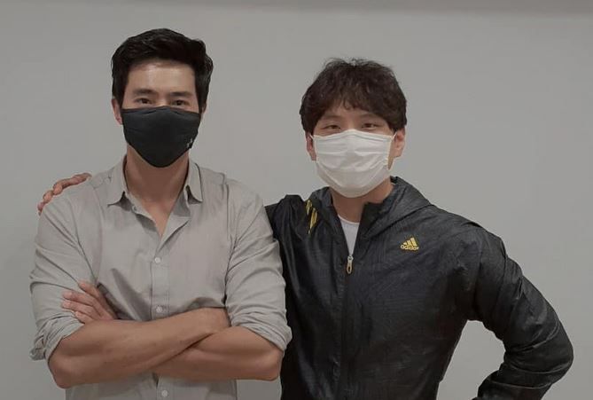 이근(왼쪽) 대위로부터 200만원을 못 받았다며 소송을 제기했던 당사자가 채무 문제를 해결했다며 자신의 인스타그램에 올린 사진 캡처