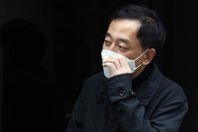 더불어민주당 탈당을 선언한 금태섭 전 의원이 21일 서울 용산구 사무실로 발걸음을 옮기고 있다. 뉴스1