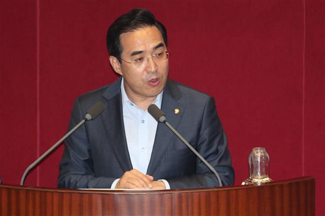 종부세법 찬성 토론하는 박홍근 - 박홍근 더불어민주당 의원이 4일 오후 서울 여의도 국회에서 열린 제380회국회(임시회) 제8차 본회의에서 종합부동산세법 일부개정법률안에 대한 찬성 토론을 하고 있다. 2020.8.4/뉴스1