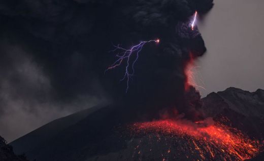 화산 번개 자료사진