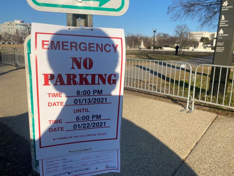 12일(현지시간) 미 워싱턴DC 국회의사당 인근 길거리 주차구역에 13~22일에 주차를 할수 없다는 경찰의 공지문이 붙어 있다. 서울신문DB