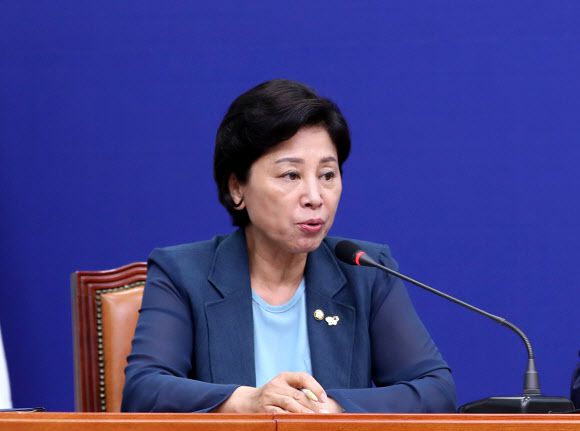 발언하는 민주당 남인순 최고위원 - 더불어민주당 남인순 최고위원이 14일 오전 서울 여의도 국회에서 열린 최고위원회의에서 발언하고 있다. 2020.8.14 연합뉴스