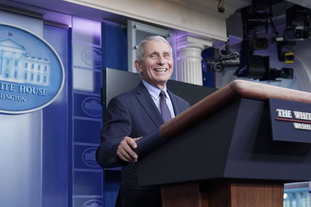 21일(현지시간) 백악관에서 열린 조 바이든 행정부 첫 코로나19 정례 브리핑에 참석한 앤서니 파우치 미 국립알레르기·전염병연구소 소장./사진=AP 연합뉴스