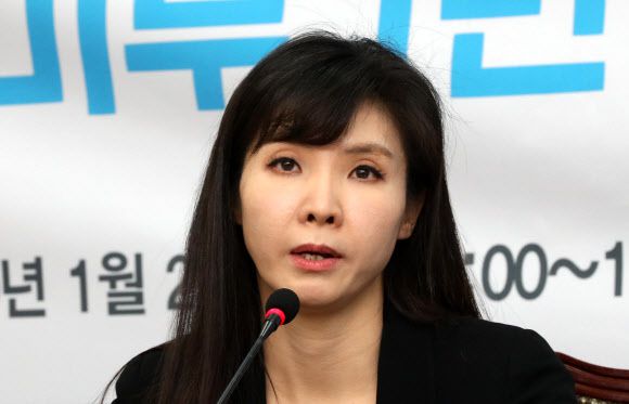 지난해 열렸던 ‘서지현 검사 #미투 1년, 지금까지의 변화 그리고 나아가야 할 방향 좌담회’에서 서지현 수원지방검찰청 부부장검사가 발언하는 모습. 2019.1.29 연합뉴스