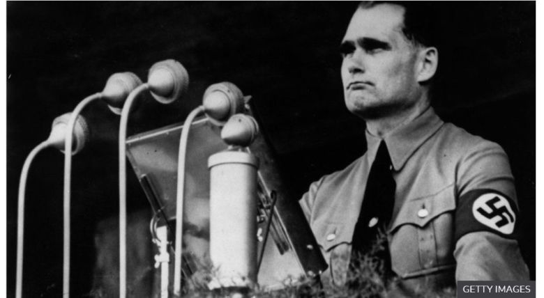 루돌프 헤스는 아돌프 히틀러의 충실한 참모이자 친구였지만 제3 제국이 2차 세계대전을 일으킨 뒤 자꾸 소외됐고 영국과의 화친 조약을 성공시키겠다는 절박감 때문에 혈혈단신으로 스코틀랜드까지 날아갔다는 분석이다.게티이미지 자료사진