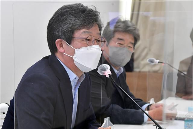 - 유승민 국민의힘 전 의원이 8일 서울 마포구의 현대빌딩에서 열린 국민의힘 마포포럼에서 발언하고 있다. 2021.4.8/뉴스1