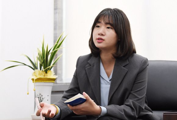 더불어민주당 박성민 최고위원이 지난 12일 국회에서 서울신문과 인터뷰를 하고 있다.오장환 기자 5zzang@seoul.co.kr