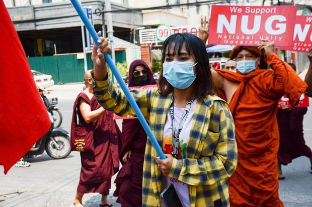 뚜 뚜 진은 ‘내가 안 하면 누가 하겠느냐. 심지어 의사처럼 공부 많이 한 사람들도 목숨 내놓고 민주화운동을 한다. 내가 잃을 게 뭐가 있겠느냐’라며 반독재 시위에 전념했다고 한다.