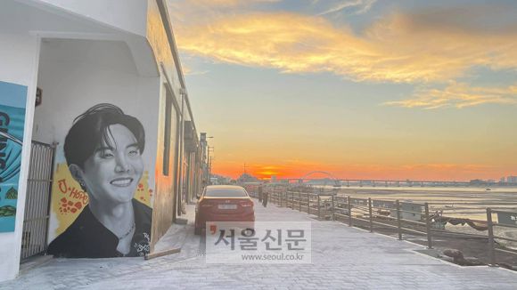 해망로 146-24번지에 그려진 제이홉 모습.