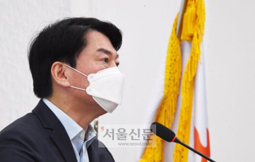 - 안철수 국민의당 대표가 27일 오전 서울 여의도 국회에서 화천대유 관련 긴급 담화를 발표하고 있다.2021. 9. 27 김명국 선임기자 daunso@seoul.co.kr