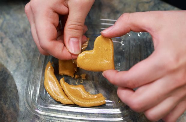 러시아의 한 오징어게임 시청자가 만든 달고나./타스통신 연합뉴스