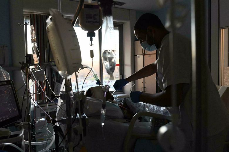 코로나19 중증 환자의 모습.(사진=AFP 연합뉴스)