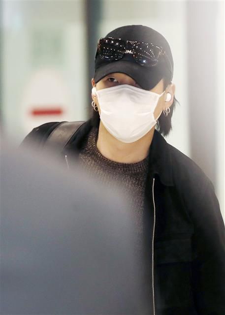 방탄소년단 슈가 ‘귀국’ - 방탄소년단(BTS) 슈가가 23일 LA 콘서트와 개인 일정을 마치고 인천국제공항을 통해 입국하고 있다. 2021.12.23 뉴스1