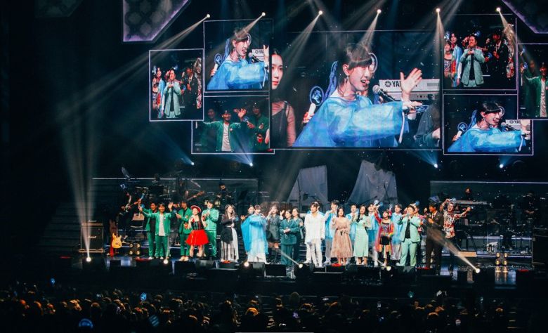 지난 15일 부산 드림씨어터에서 열린 ‘풍류대장’ 전국투어 부산 공연. 서도 밴드는 “앞으로 존경하는 강산에 선배님과 컬래버 작업을 꼭 해보고 싶다”고 했다. 어트랙트엠 제공