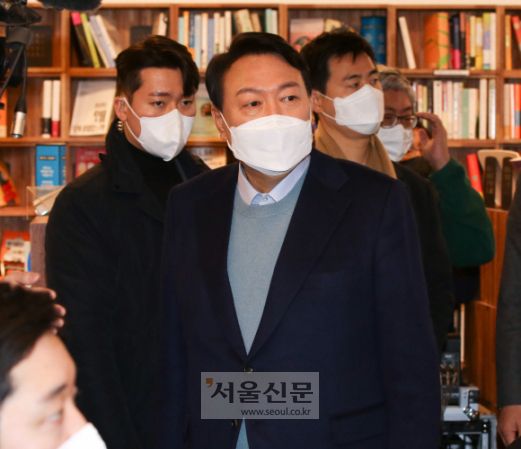 윤석열 국민의힘 대선 후보가 23일 서울 영등포구 한 카페에서 ‘국민공약 언박싱 데이’에 참석하고 있다. / 2022. 1. 23 정연호 기자