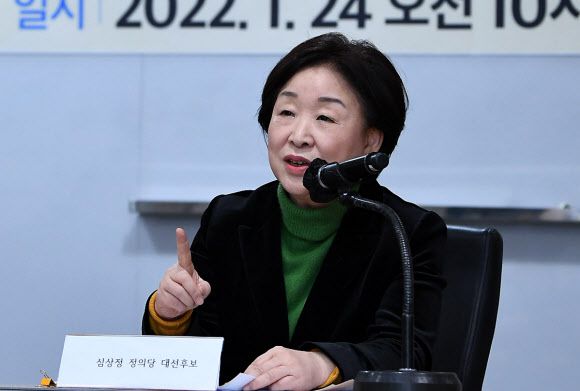 정의당 심상정 대선 후보가 24일 서울 여의도 산림비전센터에서 열린 (사)한국지역언론인클럽 초청 토론회에서 발언하고 있다. 2022.1.24 국회사진기자단