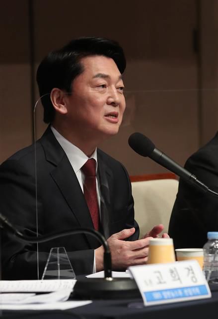 안철수 국민의당 대선후보가 8일 오전 서울 광화문 한국프레스센터에서 열린 대선후보 초청 관훈토론회에서 발언하고 있다. 2022.2.8 뉴스1