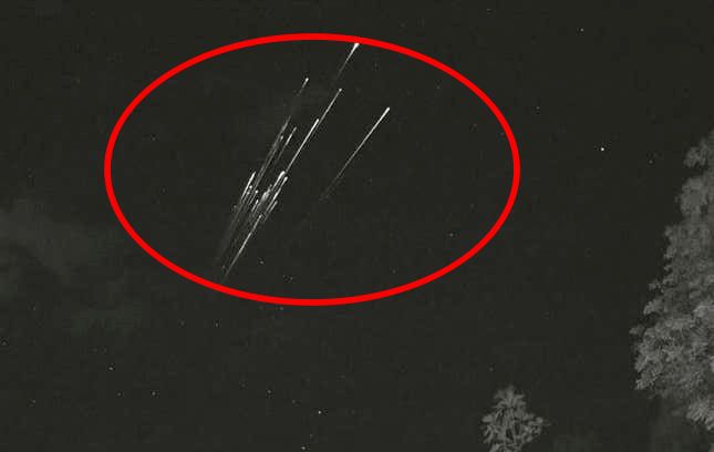 지구 대기로 재진입하는 스페이스X의 소형 위성 스타링크들. 푸에르코리토에서 목격됐다.