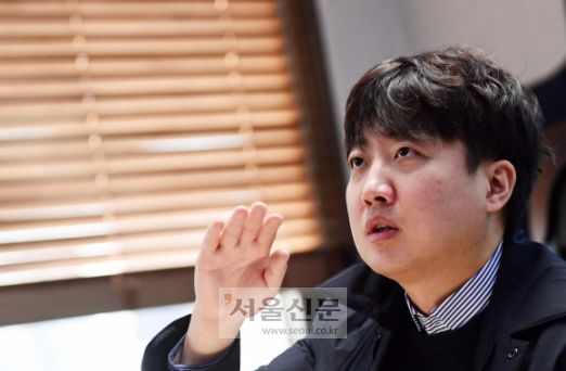 “사전투표 보수 진영 불리” 인식 깨는 국민의힘 - 대선 D-30 이준석 국민의힘 대표 인터뷰. 2022. 2. 6 박윤슬 기자