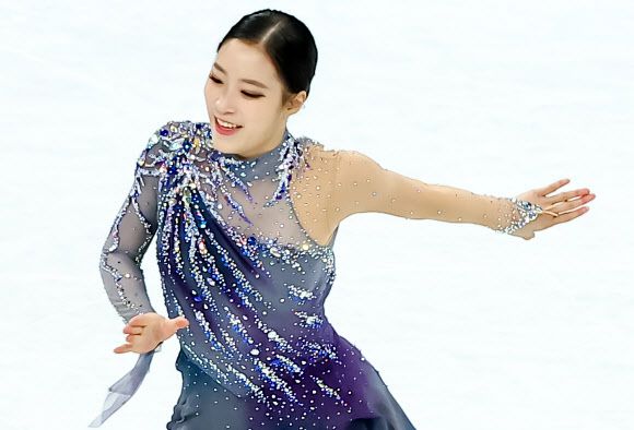 [올림픽] 유영의 올림픽 도전 - 15일 오후 중국 베이징 캐피털 실내경기장에서 열린 2022 베이징 동계올림픽 피겨스케이팅 여자 싱글 쇼트 프로그램에 출전한 유영이 연기를 펼치고 있다. 2022.2.15 연합뉴스