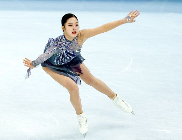 [올림픽] 유영의 안정적인 착지 - 15일 오후 중국 베이징 캐피털 실내경기장에서 열린 2022 베이징 동계올림픽 피겨스케이팅 여자 싱글 쇼트 프로그램에 출전한 유영이 연기를 펼치고 있다. 2022.2.15 연합뉴스