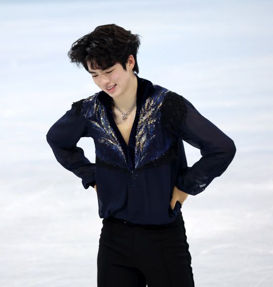 연기 마친 차준환 - 차준환이 10일 베이징 캐피털 실내 경기장에서 열린 2022 베이징 동계올림픽 피겨스케이팅 남자 싱글 프리 스케이팅 경기에서 연기를 마친 뒤 미소짓고 있다. 2022.2.10 연합뉴스