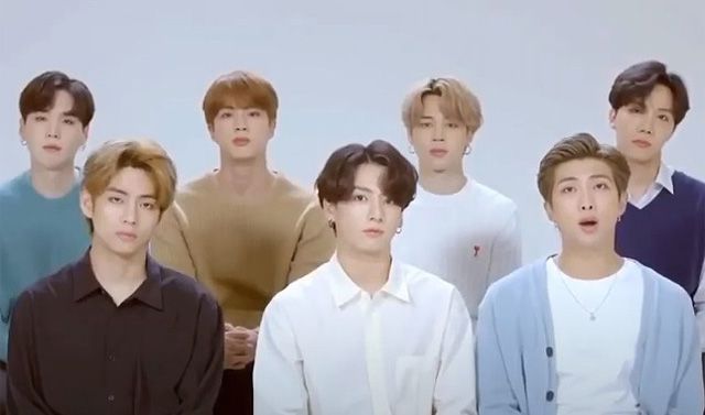 ‘밴플리트상’을 받은 방탄소년단(BTS)의 리더 RM(앞줄 오른쪽)이 수상 소감을 말하고 있다. 한국전쟁을 한미 양국의 고난의 역사라고 언급한 그의 발언에 중국 누리꾼들이 격한 반응을 쏟아냈다. 유튜브 캡처