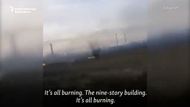 지난달 25일, 우크라이나 수도 키이우(키예프) 이반키우에 러시아군이 들이닥쳤다. 불라벤코 부자는 반려견 3마리를 데리고 피난길에 올랐다. 아들은 러시아군 폭격에 불바다가 된 마을을 실시간으로 촬영하며 아버지가 모는 차에 몸을 실었다.