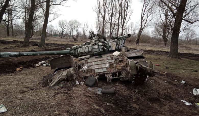 파괴된 러시아 전차. 우크라이나 국방부 제공