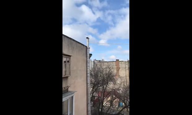 러시아의 우크라이나 침공 사태와 관련해 현지에 체류하며 실상을 알리는 영상을 제작 중인 중국인 왕지시엔 씨와 영상들/출처=왕지시엔 유튜브 캡쳐