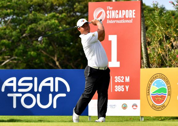 김주형이 지난 1월 16일 아시안투어 싱가포르 인터내셔널 대회 4라운드 1번 홀에서 드라이버 티샷을 하고 있다.싱가포르 AFP 연합뉴스