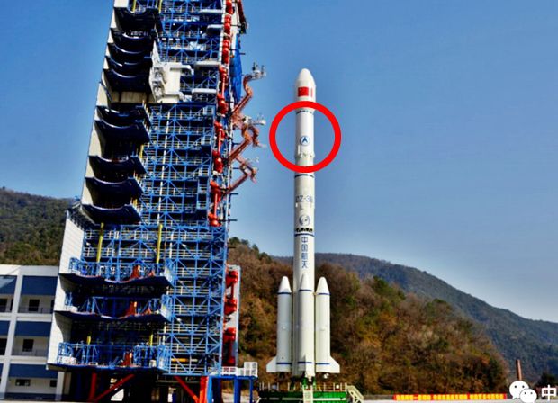 이번에 인도로 추락한 우주쓰레기는 이 위성을 싣고 우주로 간 운반로켓 창정-3B(CZ-3B) 잔해(빨간 동그라미 부분)로 밝혀졌다.