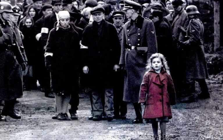 영화 ‘쉰들러 리스트’의 한 장면. 올리비아 다브로브스카가 출연했다.