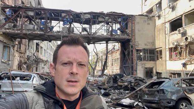 ‘월드센트럴키친’(WCK) 전무이사 네이트 무크는 “우리와 제휴한 하르키우 급식소가 러시아군 미사일 공격을 받았다. 직원 4명이 다쳤다”고 밝혔다. 무크는 “끔찍하고 잔인하다”며 폐허가 된 하르키우 급식소 앞에서 동영상을 촬영해 공유했다.