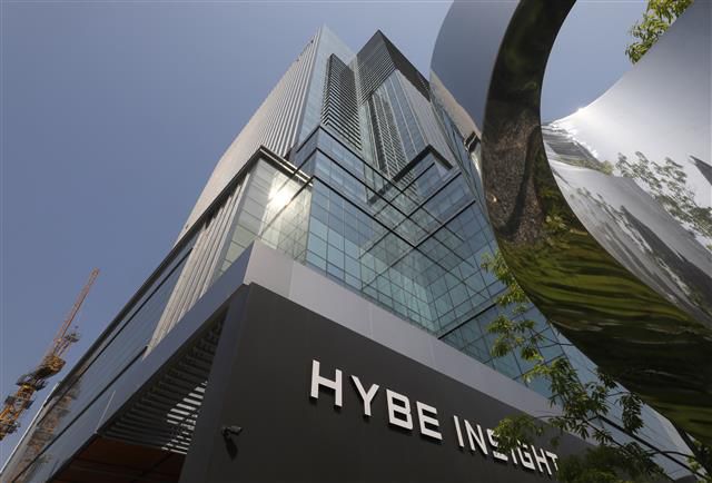 ‘BTS 병역특례’ 재점화 - 사진은 4일 서울 용산구에 위치한 방탄소년단(BTS) 소속사 하이브 사옥 모습. 2022.5.4/뉴스1