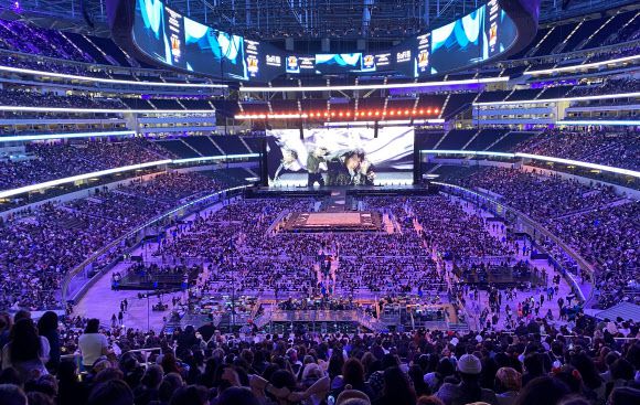 - 28일(현지시간) 미국 로스앤젤레스(LA) 소파이 스타디움에서 방탄소년단(BTS) 콘서트가 열리고 있다. 콘서트는 다음 달 3~4일 2회의 공연을 남겨놓고 있다. 2021.11.29 연합뉴스