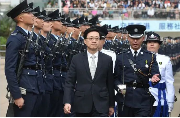 홍콩 차기 행정장관 선거에서 경찰 출신의 친중 강경파 리자차오가 선출됐다. / 바이두