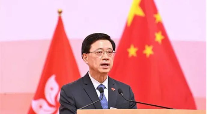 홍콩 차기 행정장관 선거에서 경찰 출신의 친중 강경파 리자차오가 선출됐다. / 바이두