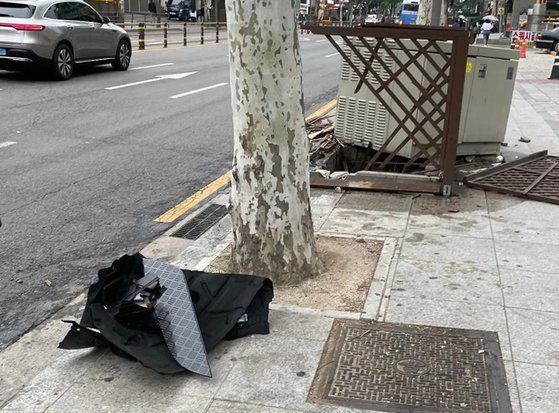 사고 충격으로 길가의 변압기가 밀려나 정전이 되며 한동안 인근 상점의 카드 결제가 안 되는 등 혼란을 겪기도 했다. 온라인 커뮤니티