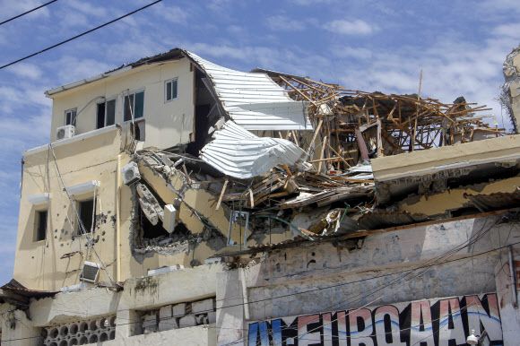 인질극이 벌어진 아프리카 소말리아 수도 모가디슈의 하얏트 호텔 현장. 2022.08.22 AP연합뉴스