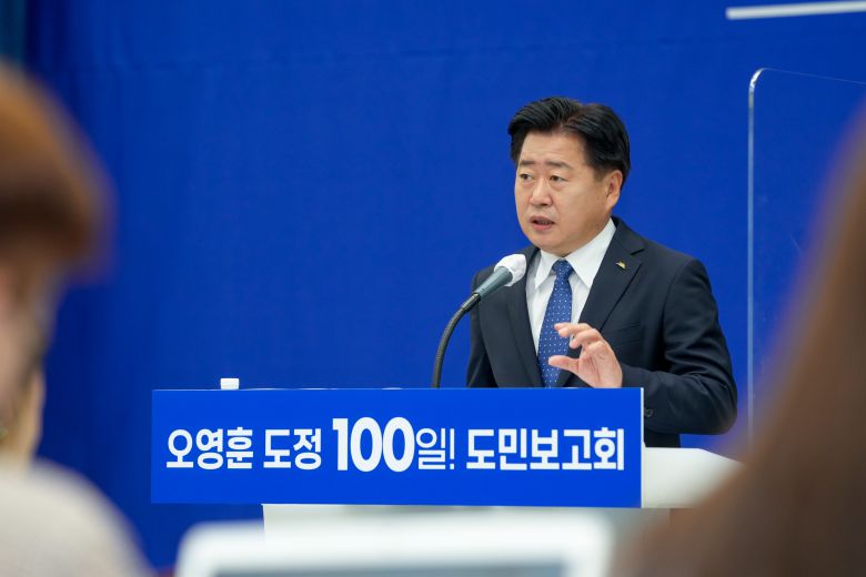 오영훈 제주도지사가 6일 제주도청 4층 탐라홀에서 열린 취임 100일 기자회견에서 그동안의 소회를 밝히고 향후 도정방향을 제시하고 있다. -제주도 제공