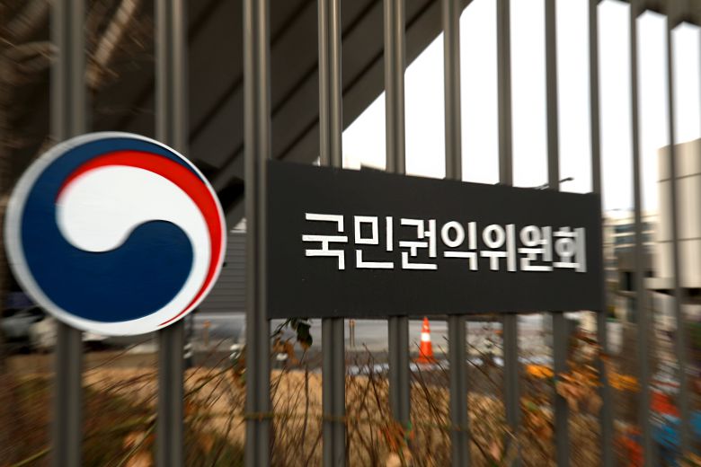 기타공공기관 임직원은 초범이라도 혈중알코올농도 0.2% 이상의 음주운전을 하면 해임 처분이 가능하도록 징계기준이 강화된다. 국민권익위원회가 농림‧해양, 산업‧경제, 국토‧안전분야 75개 기타공공기관 사규에 대해 부패영향평가를 실시하고 538건의 개선안을 각 기관에 권고했다.서울신문 DB