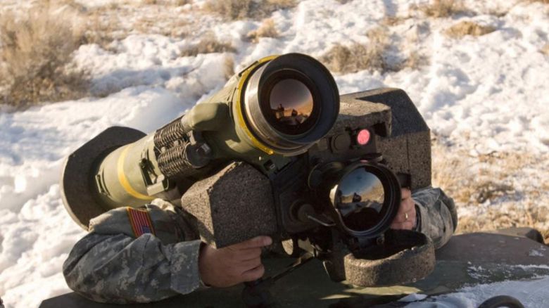 현재 운용중인 블록 1 CLU를 장착한 재블린 미사일. 출처 레이시언 미사일 & 디펜스