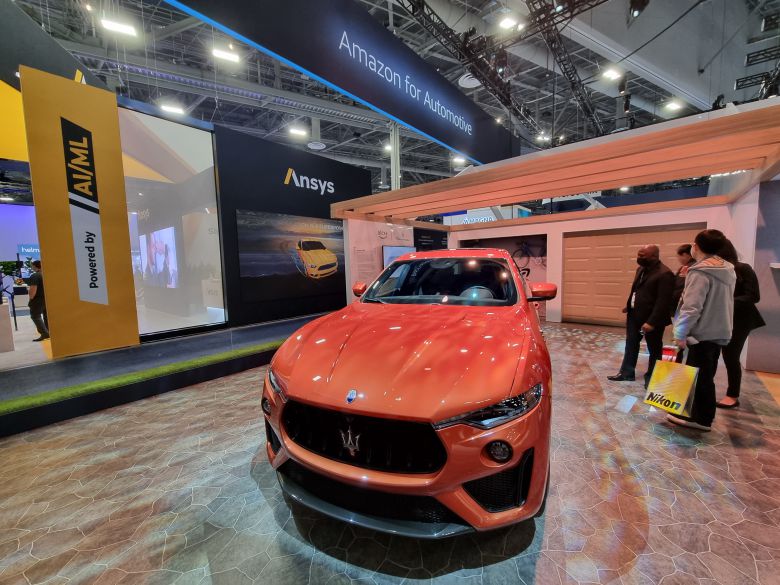 CES 2023 폐막을 하루 앞둔 7일(현지시간) 미국 라스베이거스컨벤션센터 아마존 전시장에 마세라티와 협업한 전기차가 서 있어, 자동차회사 쇼룸을 연상케 한다.라스베이거스 김민석 기자